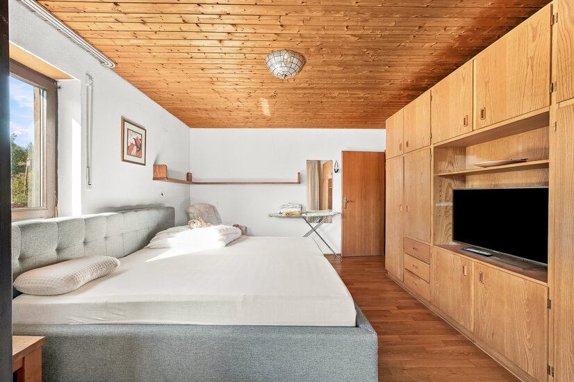 Schlafzimmer 1