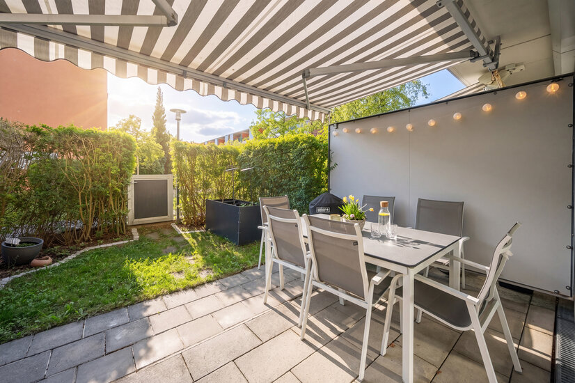 Terrasse mit Garten